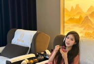 洗浴店女浴区现男子,对于女友或者老婆在足浴店工作是什么看法？