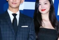 金秀贤豪宅被查封,跟金秀贤一起代言可口可乐的那个女孩是谁?叫什么？