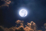 中秋最圆月亮在白天,中秋的月亮是一年中最圆的吗？