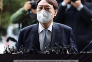 韩国判一日企赔1亿,“自掏腰包”代日企赔偿，又是亲自访日，韩国总统怎么了？