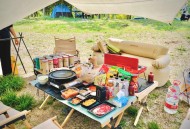 野餐后不带走垃圾,出去野餐每次都会有很多垃圾，我每次都会主动收垃圾但是反被看成异类，怎么办？