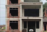 老人去世留8套房,宅基地进深8.3米面宽11.8米，一楼怎样设计两个独立的套间呢？