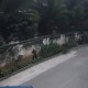 天降花盆砸路人脚边,花盆坠落将人砸死