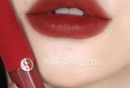 最年长夫妻合计216岁,阿玛尼215和216哪个显得年轻？