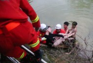 泳池溺亡30分无人救,泳池溺水身亡