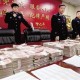 拖400万现金坐动车,400弯托力克石头镜都全是真品吗？