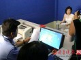 3男欲将醉酒女抬上车,上海醉酒乘客一上车就殴打公交司机，酒醒后还不承认：“我连一根手指也没碰过他”, 你怎么看？