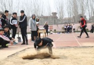 校园跑现擦边广告,擦边学校和冲的学校什么意思？