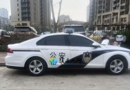 2警车违停被贴罚单,刮了弯道违停的警车责任如何划分？