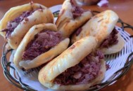 驴肉火烧掺马肉,驴肉火烧里面是什么肉？