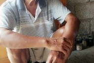 先动手的被罚100元,80岁老人先动手打人犯法吗？