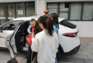 3学生捡到2岁幼童,捡到3岁小孩