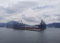 飞机密集离港避台风,飞机可以飞过有台风的地方吗？