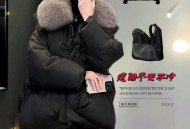 22元买羽绒服遭拒发,买的羽绒服不喜欢，选择退货退款后，卖家说羽绒服的毛领丢了，现在羽绒服处于拒收状态，卖家拒绝退？