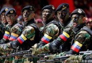 美对委内瑞拉动手了,美国舰队发射八枚导弹威慑俄罗斯，包围基地，希望别干扰对委内瑞拉动手，白宫想开战吗？