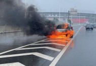 高架上理想车起火,视频：杭州高架上一商务车起火，被烧得只剩车架，消防10分钟扑灭, 你怎么看？