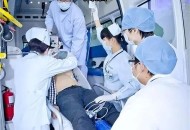 持刀伤人致14人受伤,14岁少年故意拿刀伤人怎么处理？