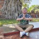 在泰被大树砸中身亡,男子被大树砸伤致残