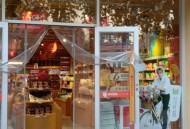 无印良品过度包装,为什么我在网上买的良品铺子包装和实体店不一样？