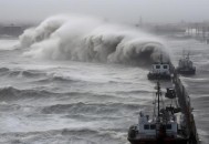 台风天海上漂5小时,台风来了船只靠岸正确吗？