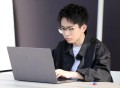 何同学年收入或千万,何同学一年收入