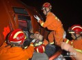 眼睛流血停车护16人,宁波：追尾地面清扫车，后车司机流血昏迷，好医生停车救人, 你怎么看？