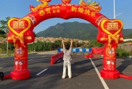 8场婚礼共用一个拱门,酒店一天8场婚礼共用一个拱门