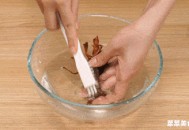 禁止活龙虾投入沸水,龙虾不刷怎么洗？