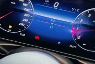 奔驰车高速失控飞跃,奔驰车高速失控飞跃怎么回事