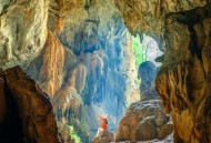 云南一溶洞堆满垃圾,云南 溶洞