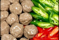 牛肉丸配料含猪肉,牛肉丸的做法和配方？