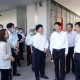 园区老板送回高考生,