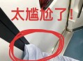 女子故意夹门赶地铁,女子故意夹门赶地铁视频