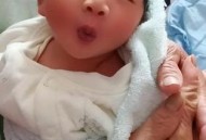 躺100万现金睡觉,100天宝宝睡觉怎么躺？