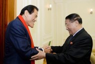 美禁伊朗外交官购物,阿曼最高外交官访问伊朗，是务虚还是务实？