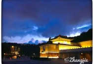 台北故宫参观人大跌,台北故宫谁建的求回答，谢谢了？