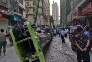 在建工地吊车侧翻,工地发生吊车侧翻事故甲方负责吗？