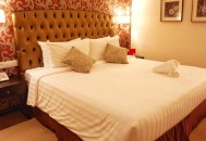 女子酒店中30多刀死,30间宾馆的利润怎么样？