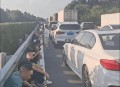 提前出发堵在路上,公交车太堵了可以提前下车吗？