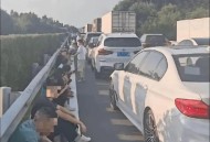 提前出发堵在路上,公交车太堵了可以提前下车吗？