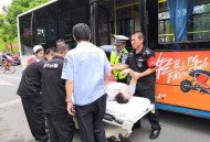 一男子吃馒头噎死,一男子吃馒头噎死 家人申请理赔遭拒