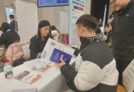 3千至4千招聘硕博,深圳30万年薪招聘教师，硕博趋之若鹜。猜想一下，高薪老师的学生还需要课外补习吗？