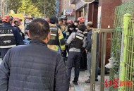 男子持刀致2死潜逃,沈阳一超市员工因与顾客发生纠纷，持刀伤人致2死7伤，有哪些信息值得关注？