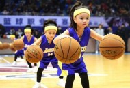 多所大学设带娃专业,我大专毕业，但没学幼师专业，喜欢带小孩，怎样才能当幼师？