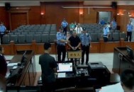 策划撞死母亲骗保,自贡杀母案……因为母亲不给自己带儿子，对母亲不满！杀母骗保40万购房子自私吗？