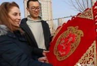 初中文凭娶美国博士,博士娶美国媳妇