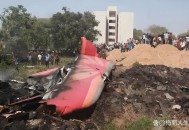 载20人军用机坠毁,军用飞机坠毁