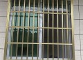 网红断桥装满防盗刺,断桥防盗吗