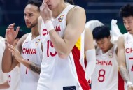 姚明谈近期状态,中国男篮对阵哈萨克斯坦,胶着状态下姚明两次场边指点王哲林和周琦,你怎么看? 姚明谈近期状态,中国男篮对阵哈萨克斯坦,胶着状态下姚明两次场边指点王哲林和周琦,你怎么看?