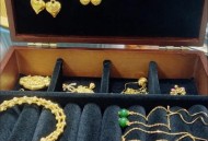 金饰克价逼近1300元,一千多的一口价黄金大概有多重？